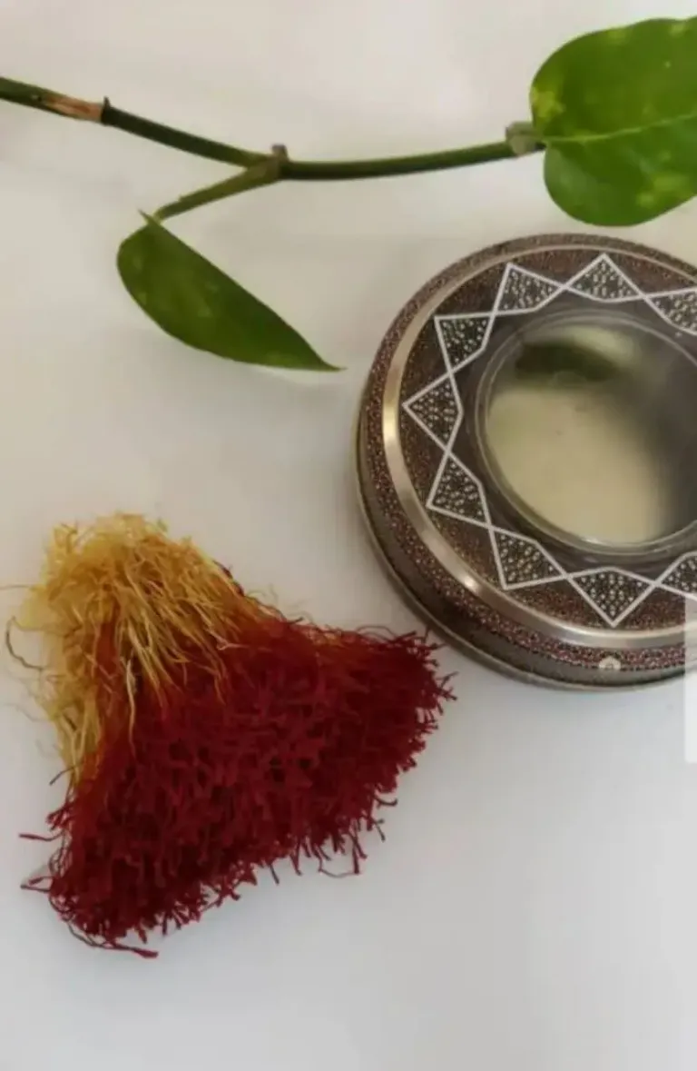 زعفران دخترپیچ سنتی قائنات | دست‌پیچ و دسته‌گل خشک‌شده — نیم مثقال (۲.۳ گرم)