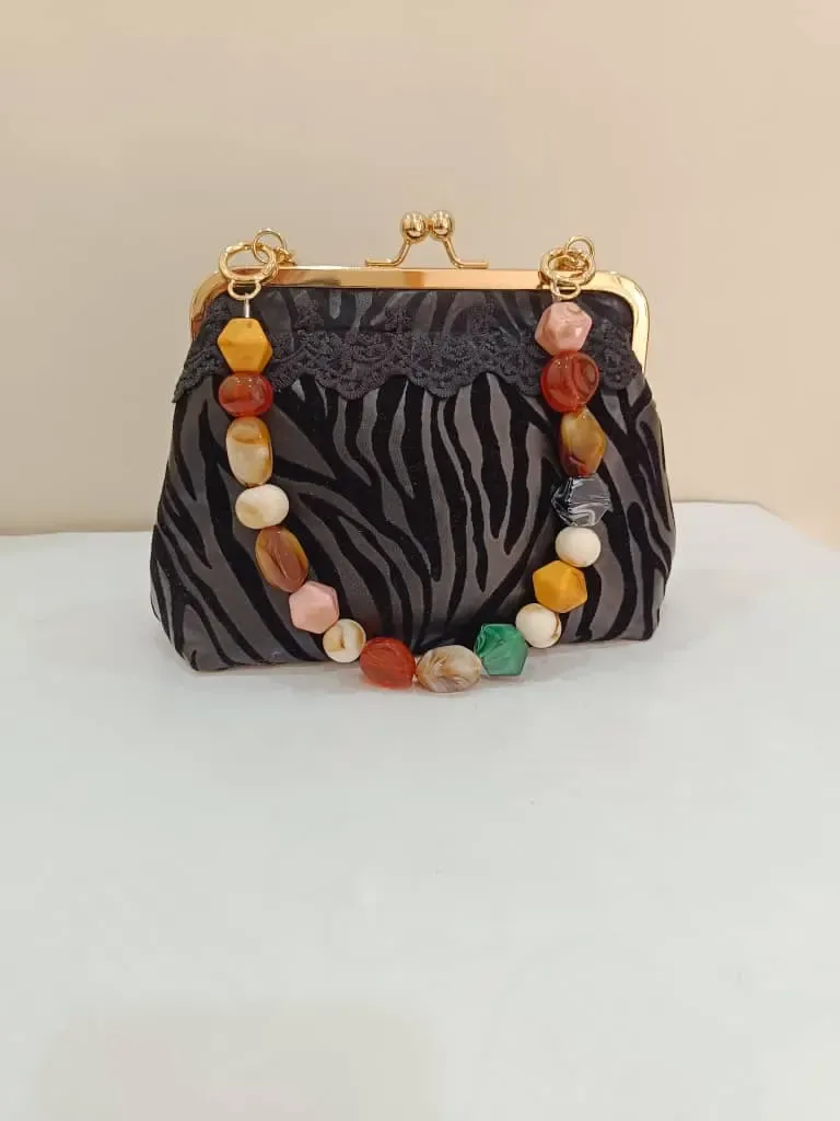 کیف مشکی طرح چرم، تصویر ۱