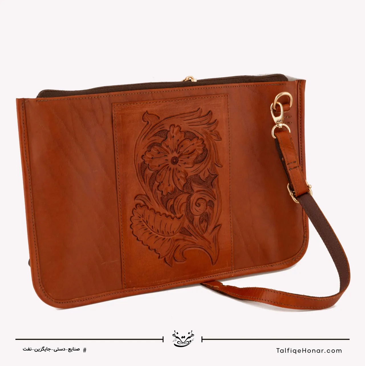 کیف دوشی زنانه حکاکی پاسپورتی طرح میرا رنگ عسلی سایز 25*30، تصویر ۲