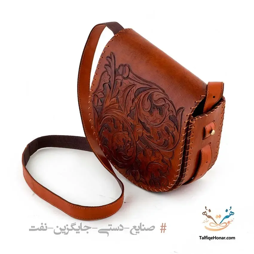 کیف دوشی زنانه چرم حکاکی سایز 20*20*16، تصویر ۴