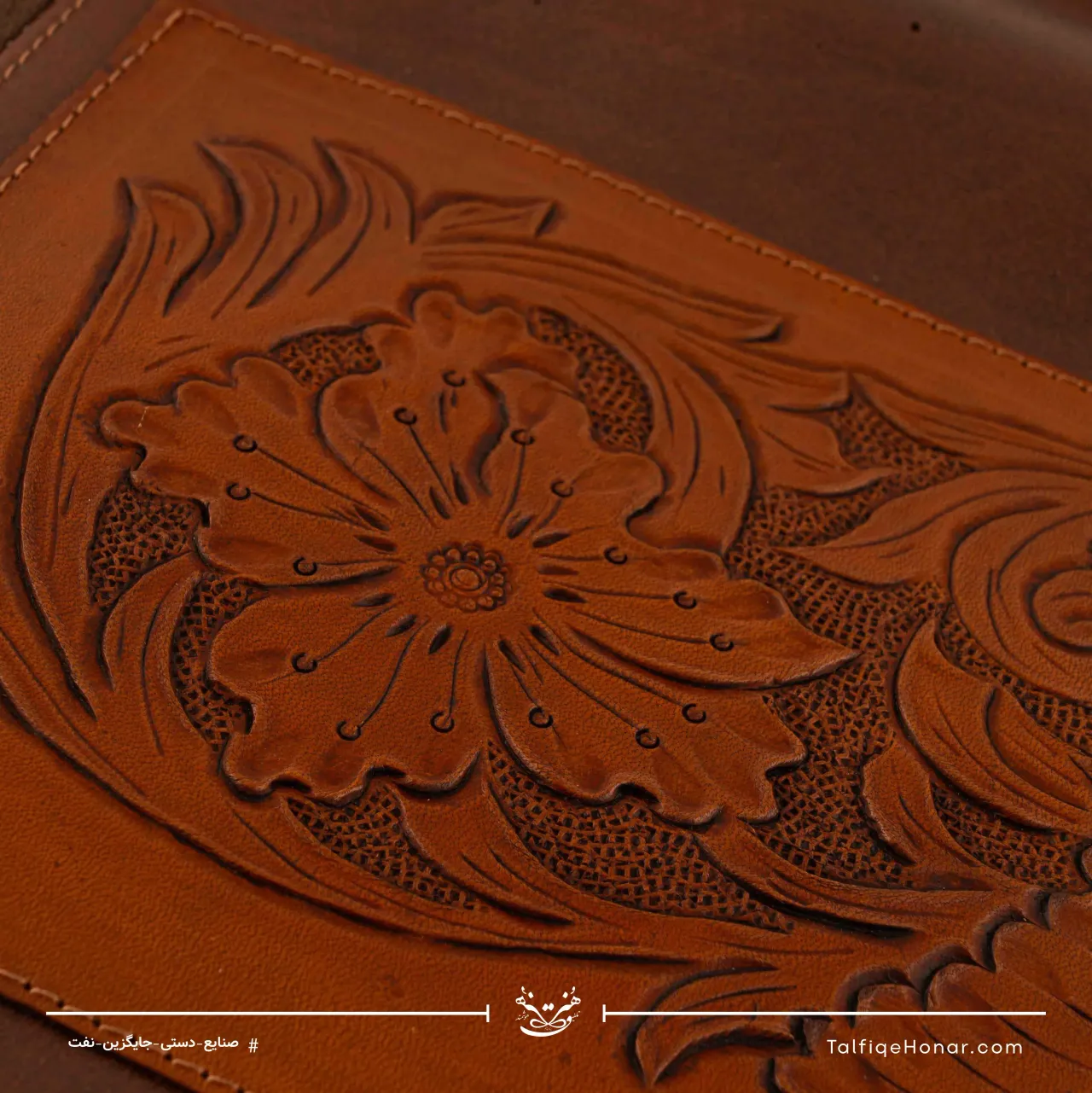 کیف دوشی زنانه حکاکی پاسپورتی طرح میرا رنگ قهوه ای سایز 25*30، تصویر ۵