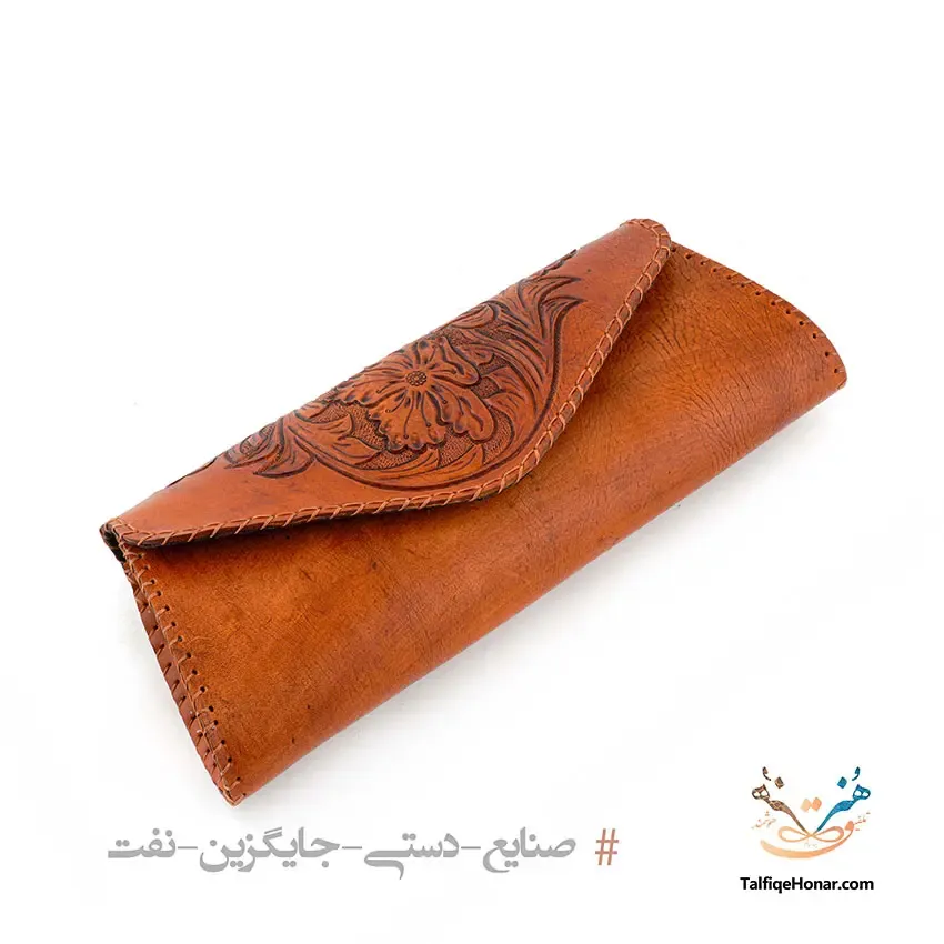 کیف زنانه باگتی چرم حکاکی طرح گل سایز 13*35، تصویر ۱