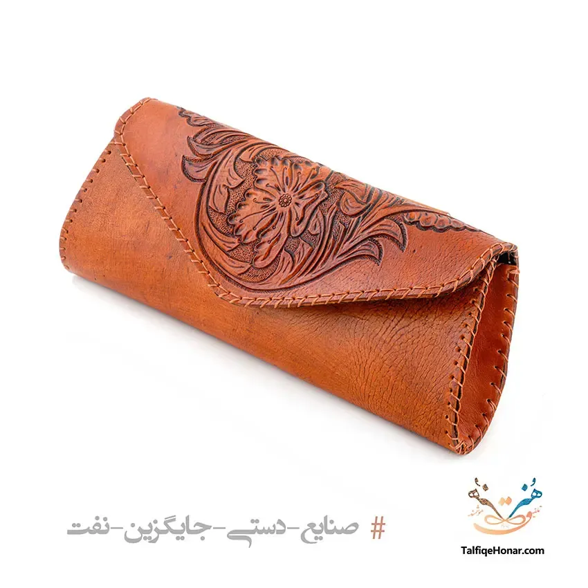 کیف زنانه باگتی چرم حکاکی طرح گل سایز 13*35، تصویر ۲
