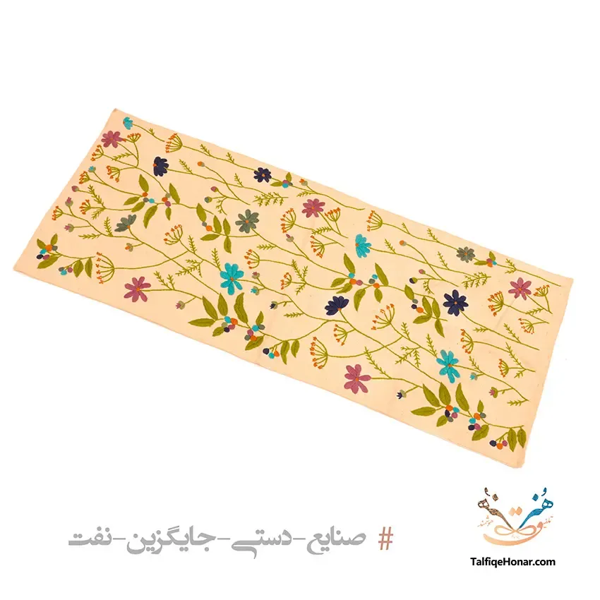 ست کوسن و رانر با گلدوزی سنتی خراسان شمالی، تصویر ۳